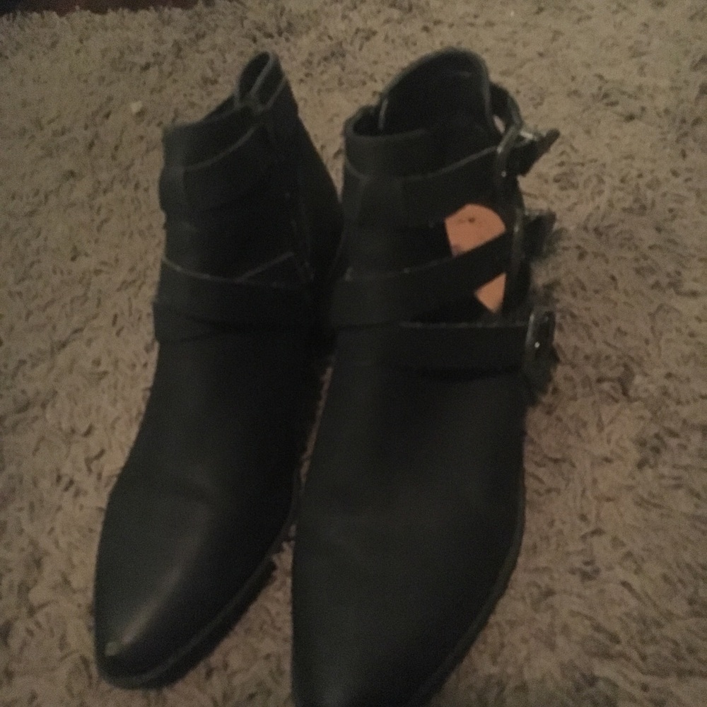 Black ankle boats